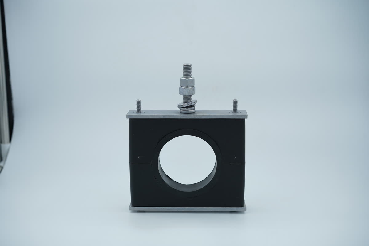 HS-100 heavy-series PA66-GF nylon wind turbine cable clamp with zinc-nickel coated steel bracket
